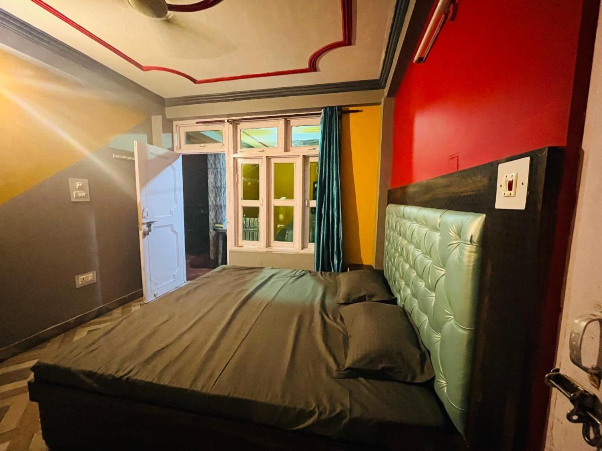 Shanti Cafe & Hostels Kasol Exterior photo