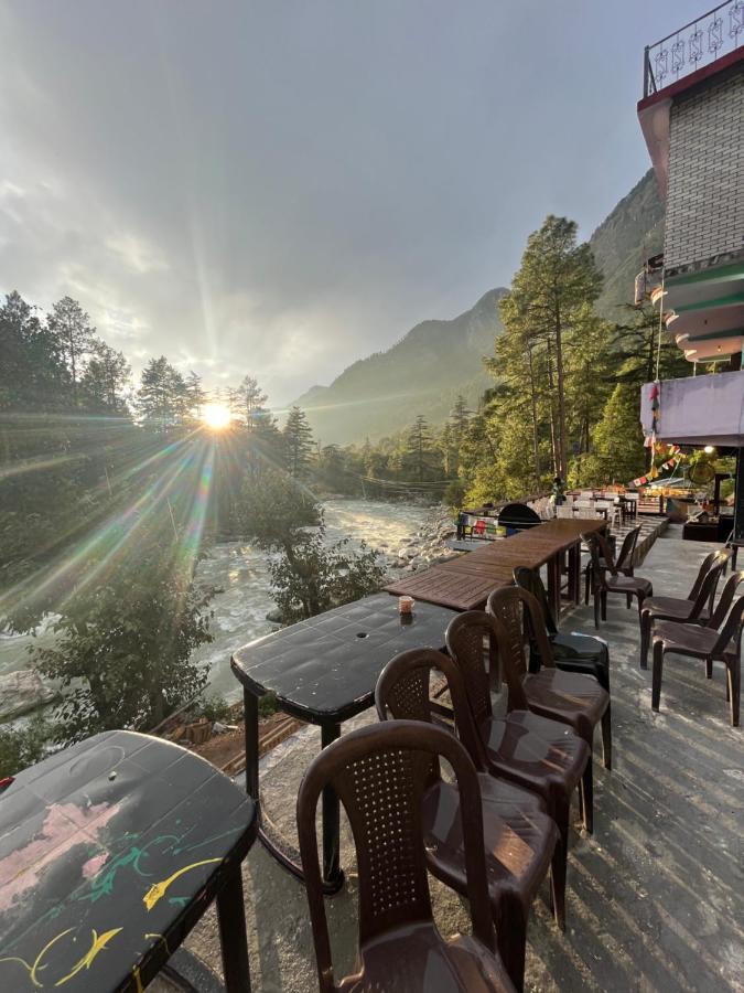 Shanti Cafe & Hostels Kasol Exterior photo