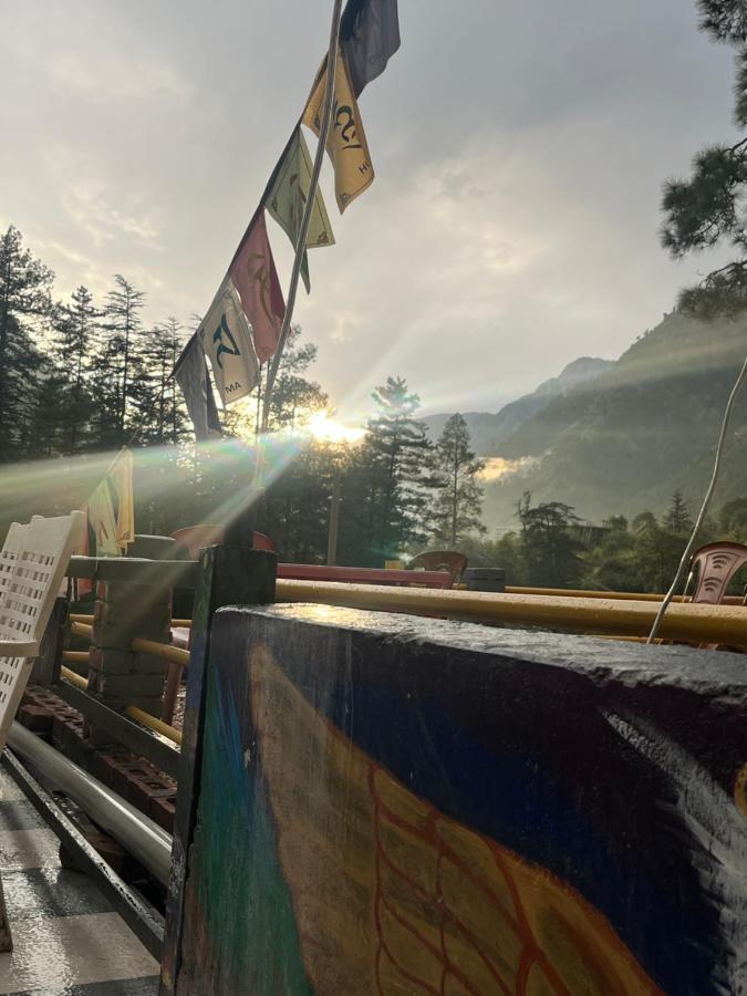 Shanti Cafe & Hostels Kasol Exterior photo