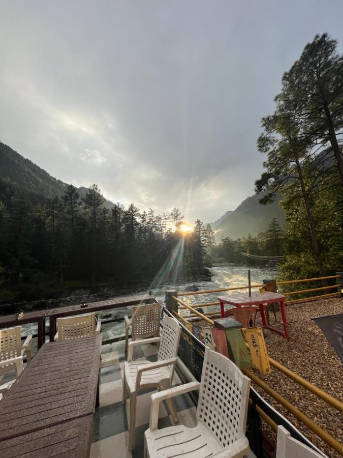 Shanti Cafe & Hostels Kasol Exterior photo