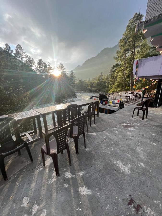 Shanti Cafe & Hostels Kasol Exterior photo
