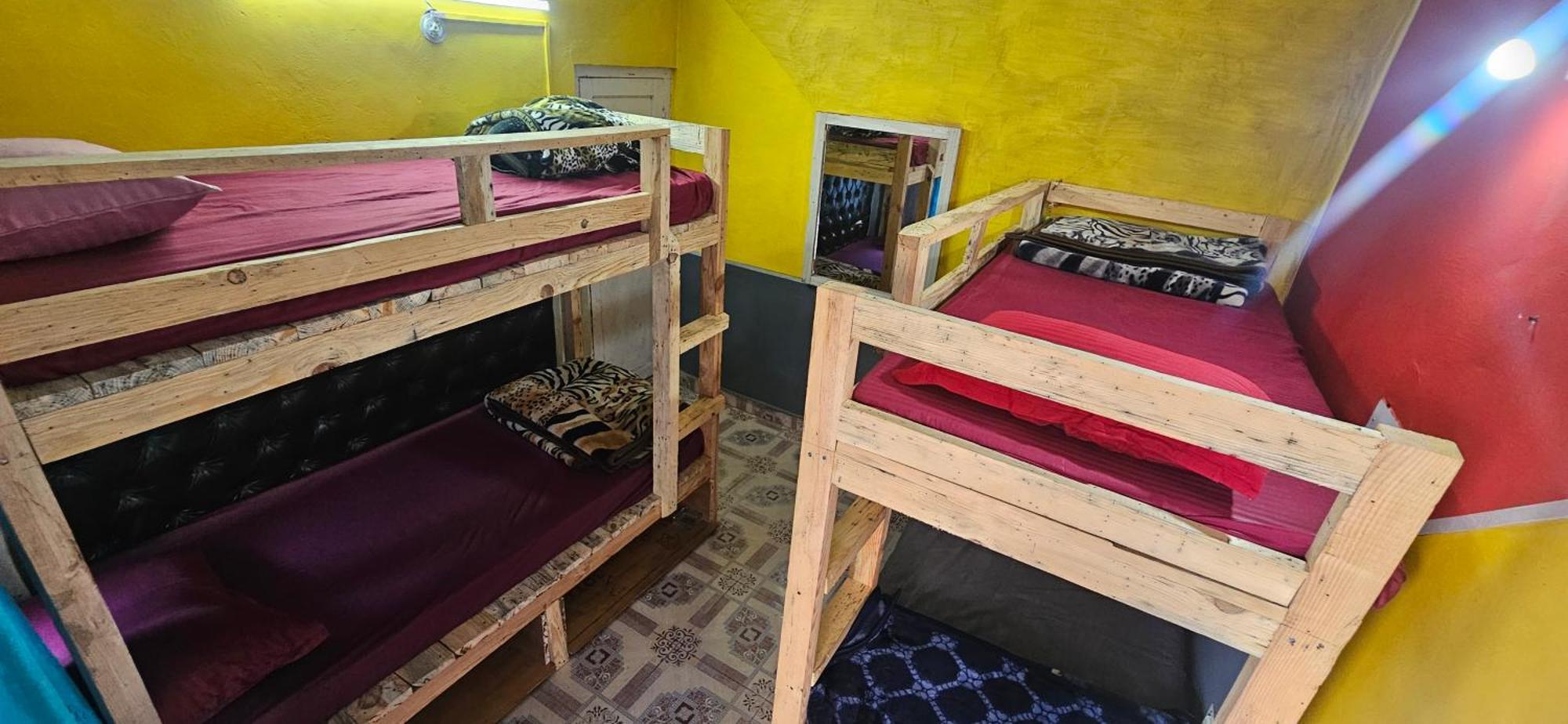 Shanti Cafe & Hostels Kasol Exterior photo