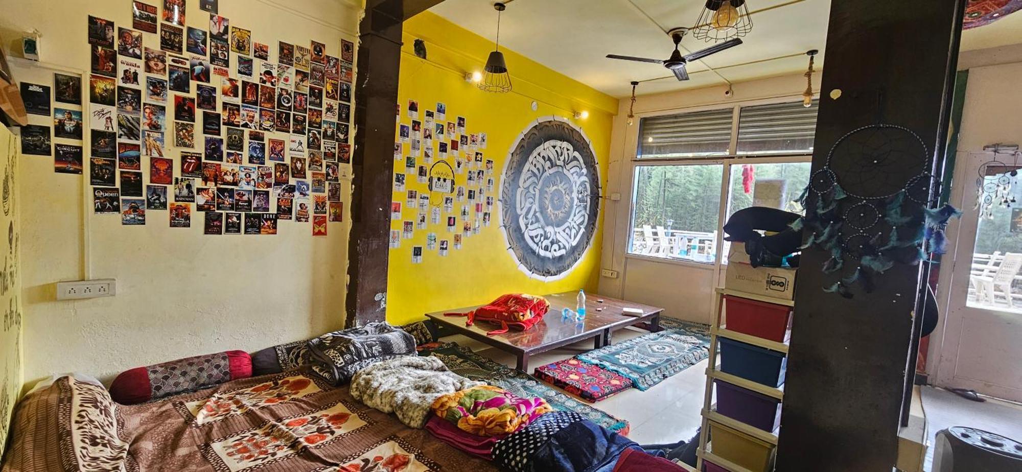 Shanti Cafe & Hostels Kasol Exterior photo